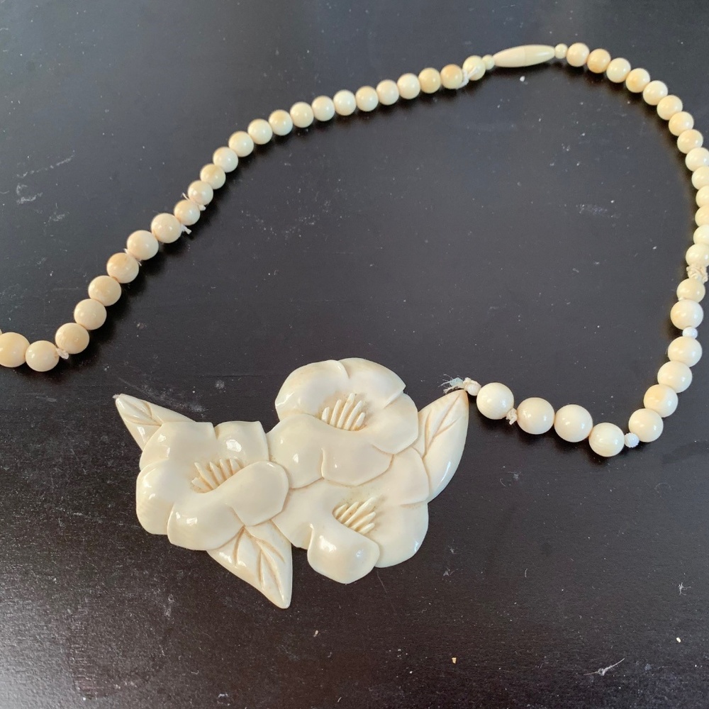 Broken Ivy Like Necklace